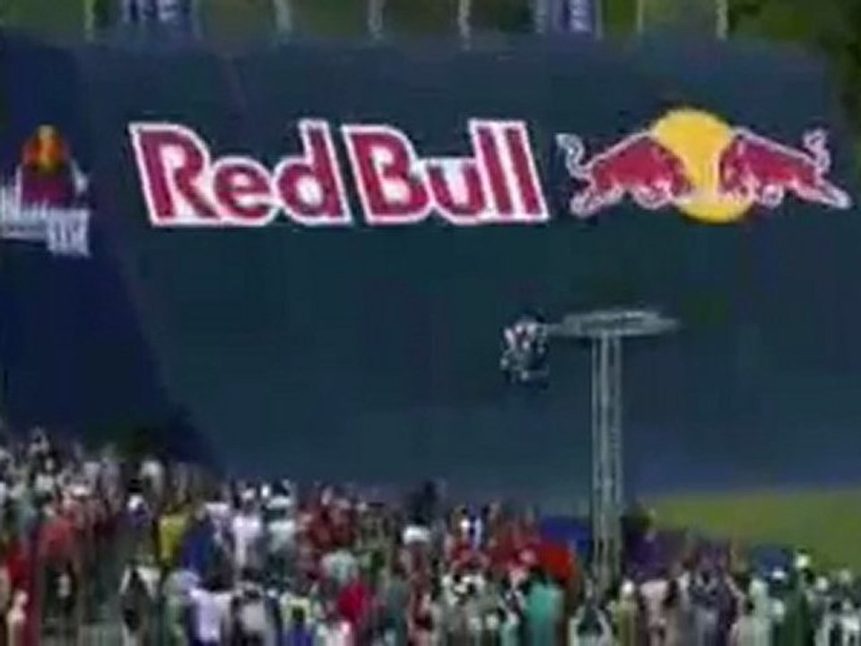 Ronnie Renner Breaks Quarterpipe Big Air Record in Chicago