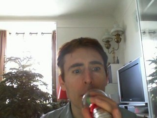 Wiwi égratigne "j'passe pour une caravane"