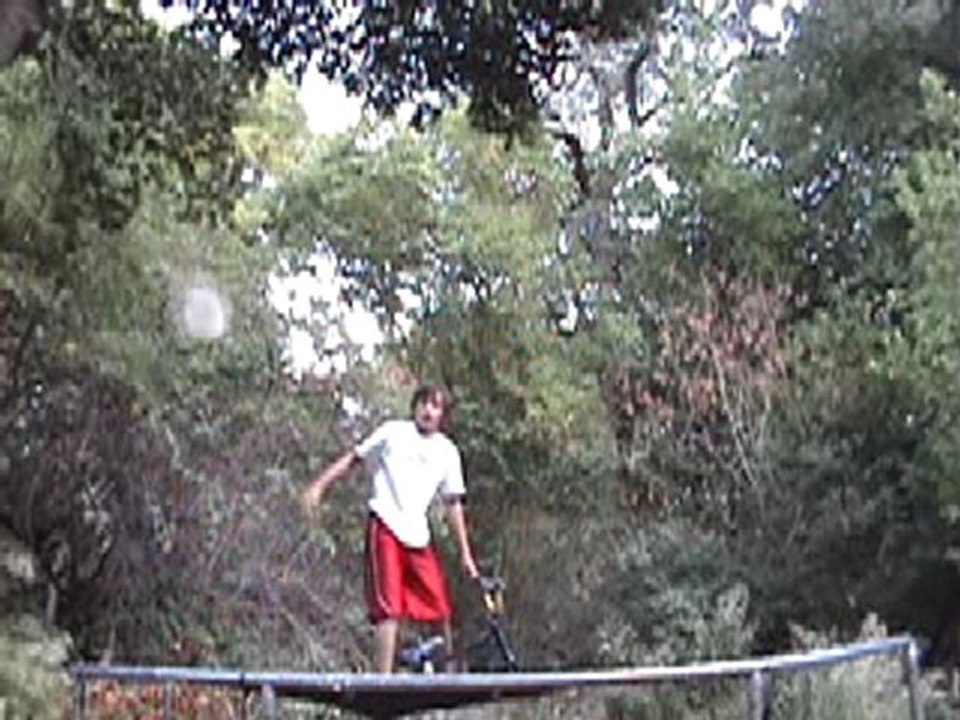 Trampoline bike vid