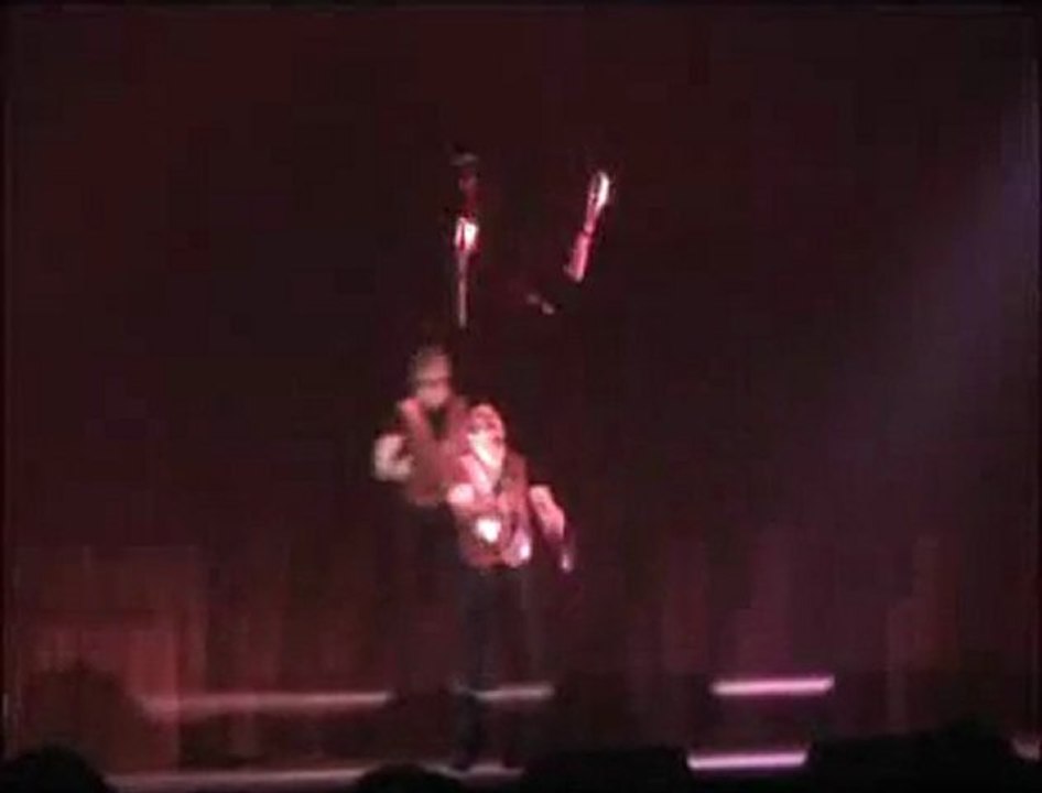 WILLY ELDENS-juggler-presents Art agency Valentino