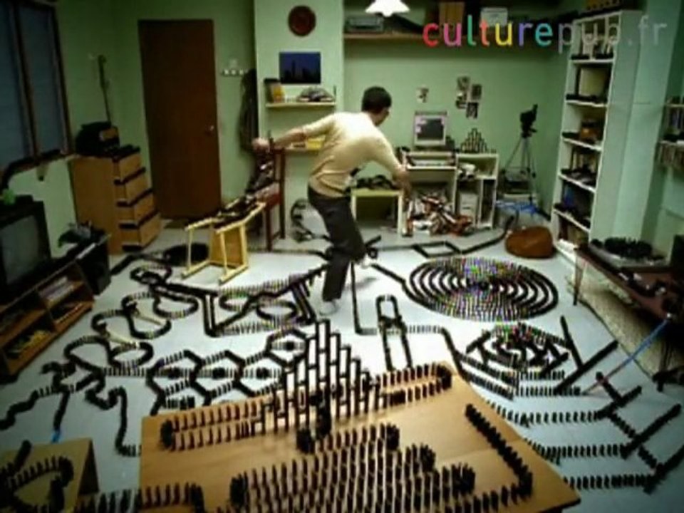 Extreme fail: domino chain record ! /Philips