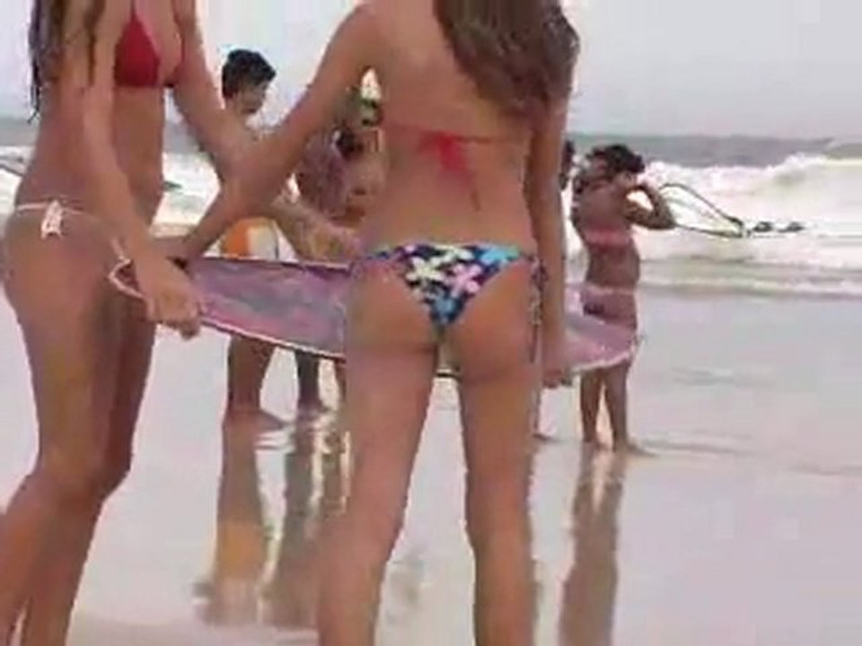 Some babes at Rio beach skimboard session