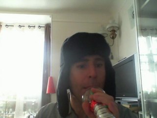 Wiwi égratigne "le petit coq et la cocotte en papier"