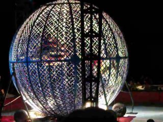 Motards dans une boule 2