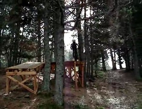 Pasarela en la Zona Mondraker de La Molina