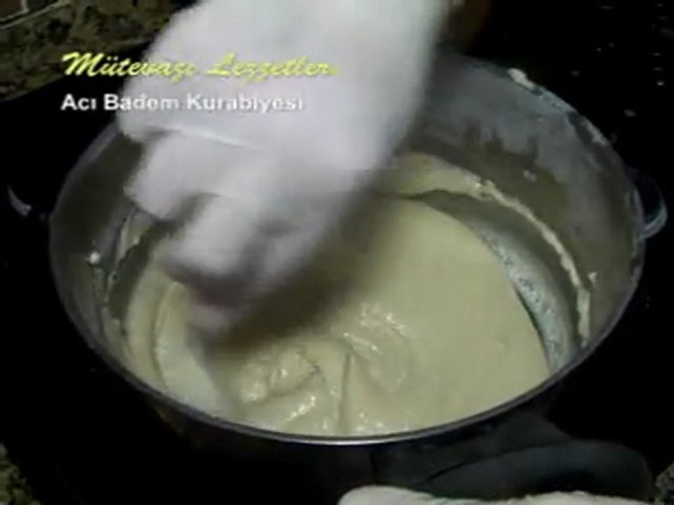 Acı Badem Kurabiyesi