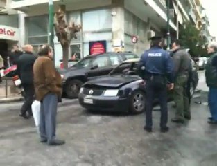 Έκρηξη σε εν κινήσει όχημα στο Παγκράτι