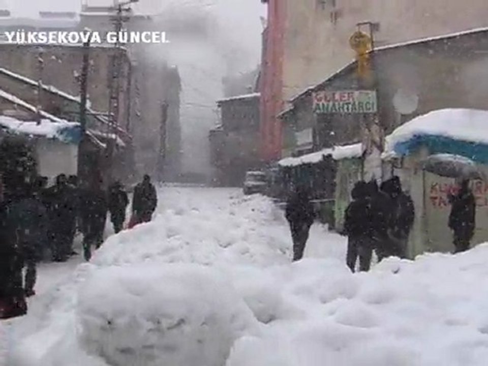 Yüksekova'da bomba