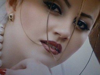 EVLERİNİN ÖNÜ BOYALI DİREK