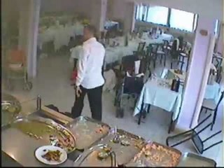 Cercola (NA) - Raid punitivo di camorristi in un ristorante