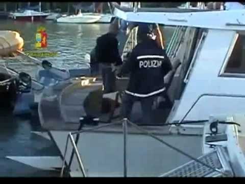 Roma - Controlli e bonifiche della Polizia nei pressi della foce del Tevere