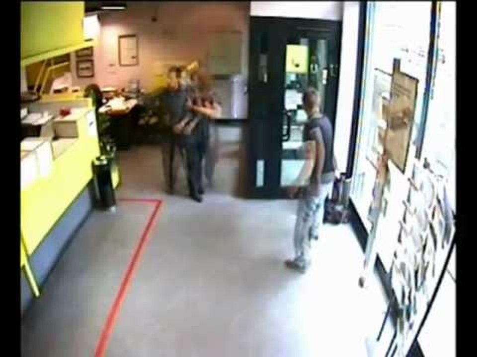 San Mauro Torinese (TO) - Rapina travestito da donna