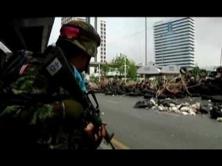 Thailandia - L'esercito sfonda le barricate delle camicie rosse