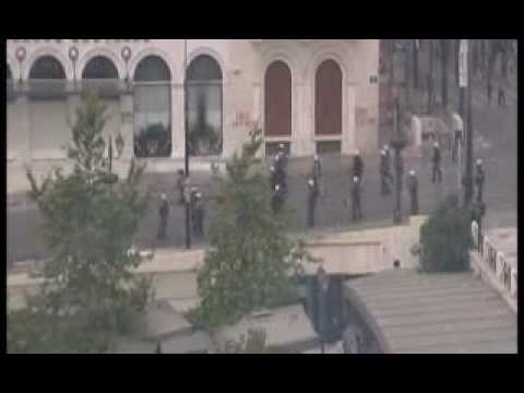 Grecia - Gli scontri di Atene tra manifestanti e forze dell'ordine 1