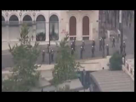 Grecia - Gli scontri di Atene tra manifestanti e forze dell'ordine 3