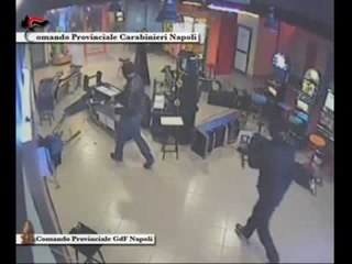 Napoli - Le immagini di due raid di camorra, Pozzuoli e Giugliano