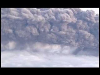 Islanda - Fumo e cenere sollevate dall'eruzione del vulcano Eyjafjallajökull