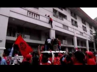 Thailandia - Arisman Pongruangrong sfugge dall'hotel di Bangkok
