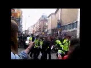 Londra - Scontri per i saldi al negozio di vestiti di Brick Lane