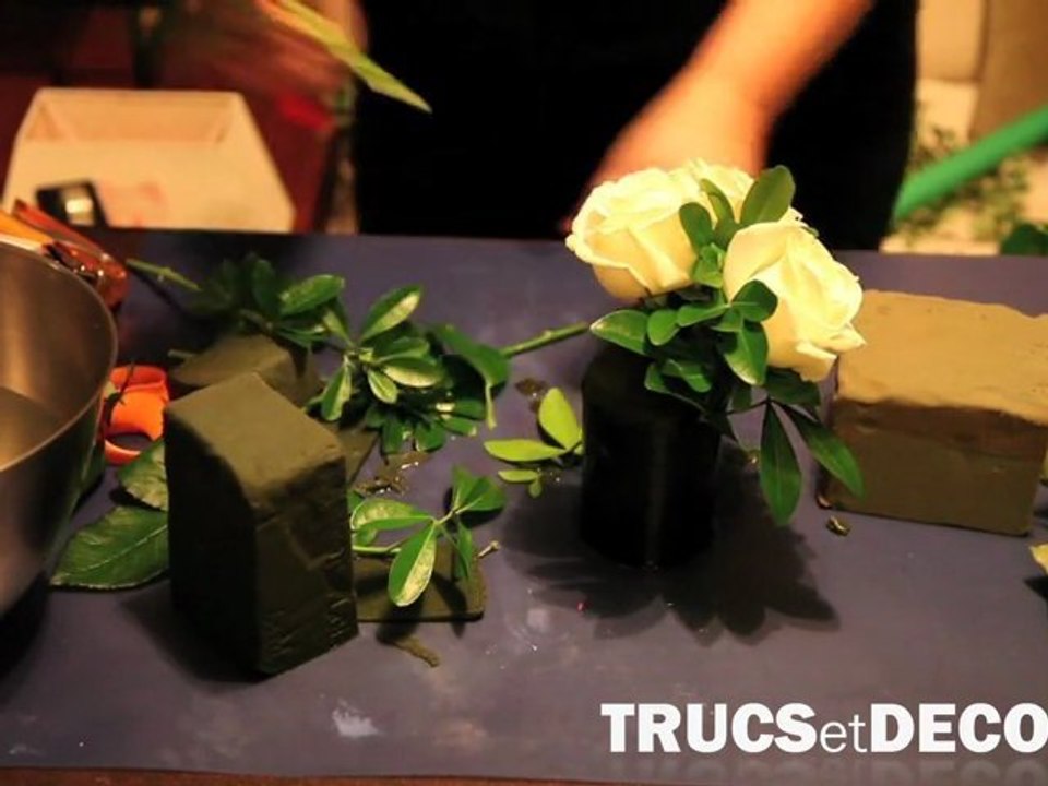 Décoration florale de table : Technique du piquage de fleurs - TrucsetDeco.com