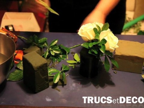 Décoration florale de table : Technique du piquage de fleurs - TrucsetDeco.com