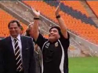 Sudafrica - Mini-show di Maradona allo stadio di Soweto