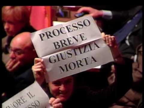 Senato - La protesta dell'Idv sul Processo Breve