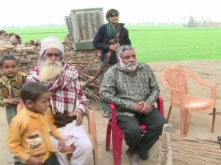 Scarred folk singer gives voice to India's rural poor
