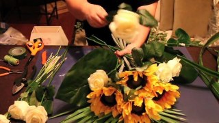 Faire une composition florale, une gerbe de fleurs par TrucsetDeco.com