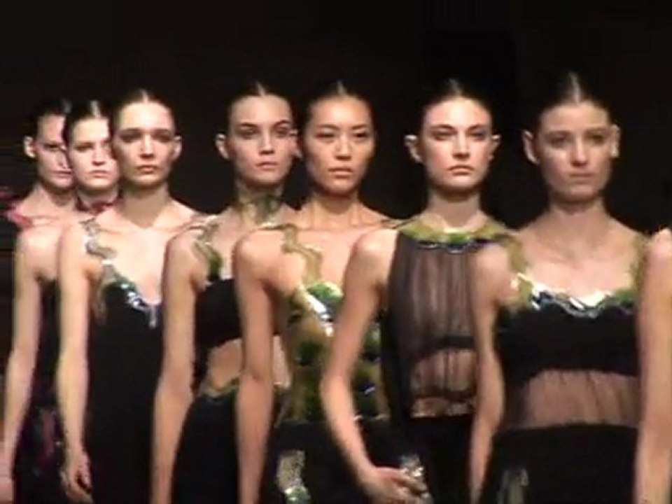 LFW: Anna Wintour loves fun British fashion