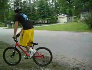 BIKE - 180 Alleyoup Footplant, 360 Tiretap Barspin