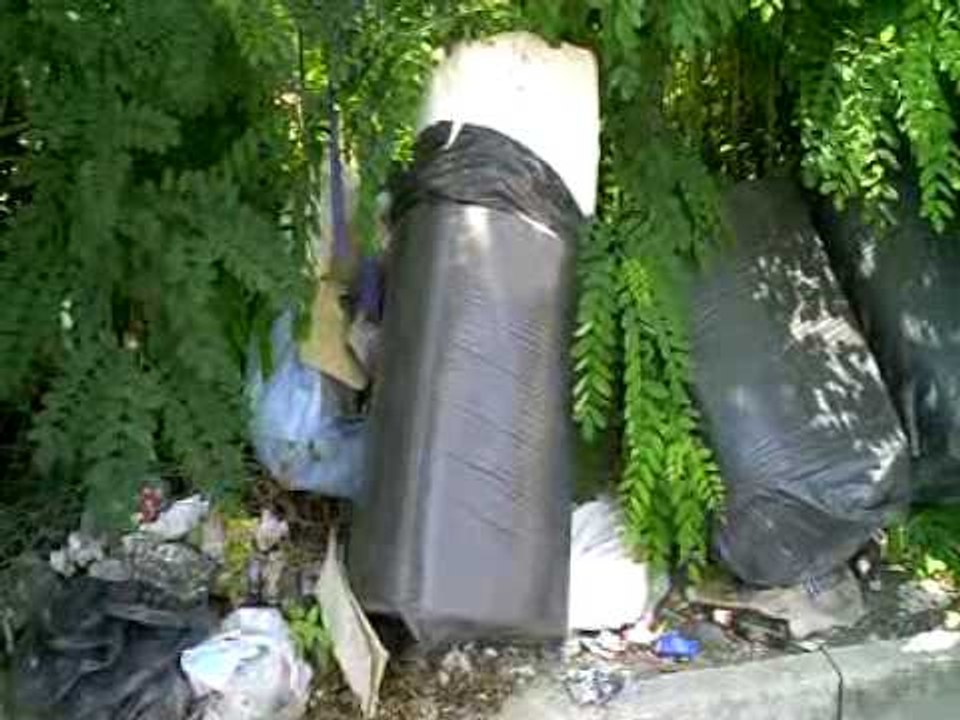 Aversa - Rifiuti speciali smaltiti in strada