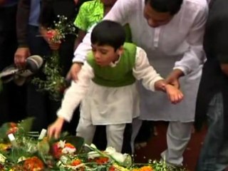 Bangladeshis Revere Bengali Martyrs on "Language Movement Da