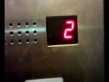 Aversa - Asl. con 4 ascensori si sale ma non si scende