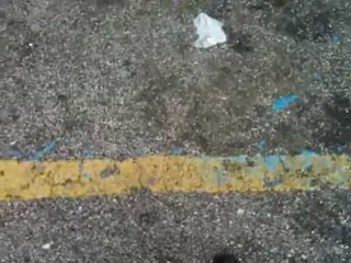 Aversa - Strisce di tutti i colori su area condominiale privata