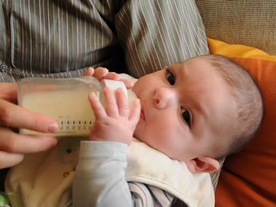 2011-02-amael_4eme mois (1)