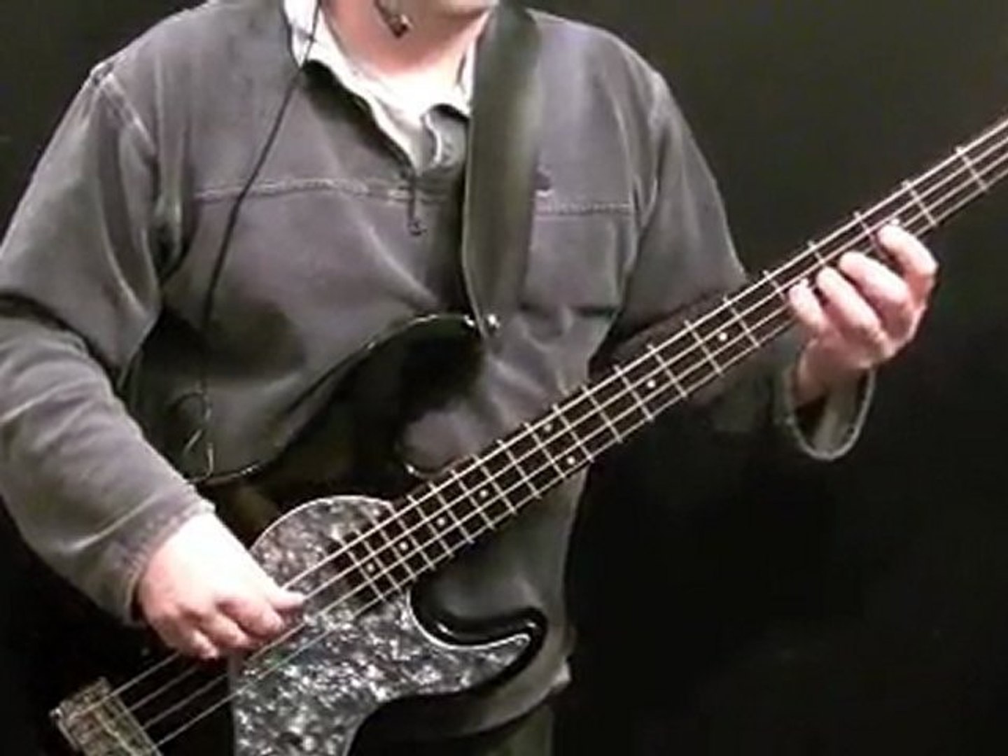 How To Play Bass to Little Green Bag - video Dailymotion