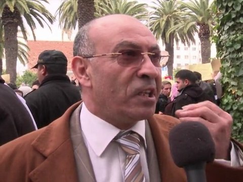 Tunisians turn in support of Libyan protestors