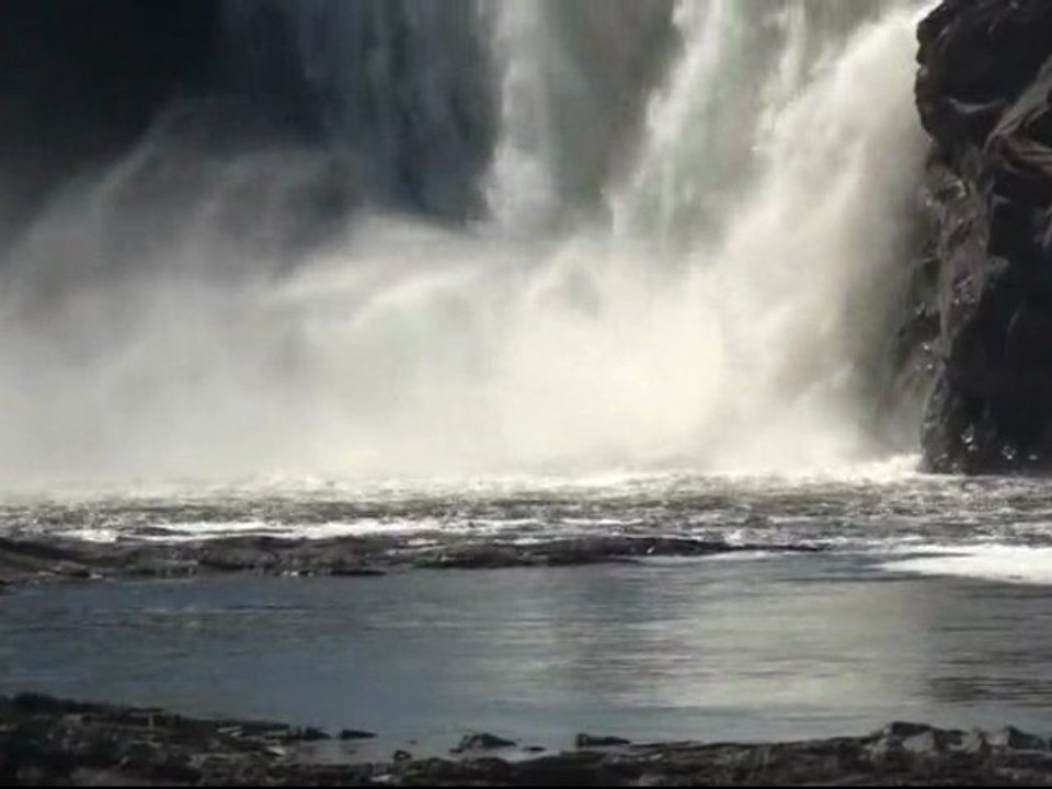 Un petit moment de détente par des chutes d'eau