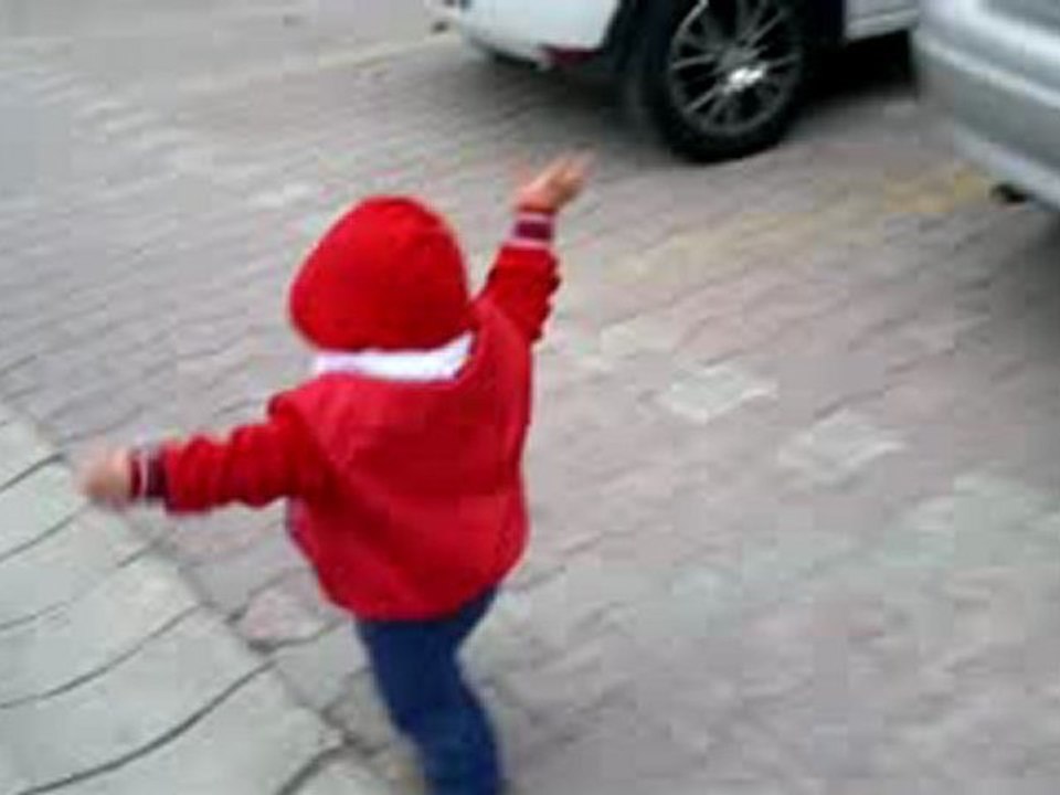 17 subat 2011 Girayhan ilk adımlarını attı :))))