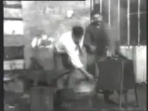 Les forgerons (1895) - frères Lumière