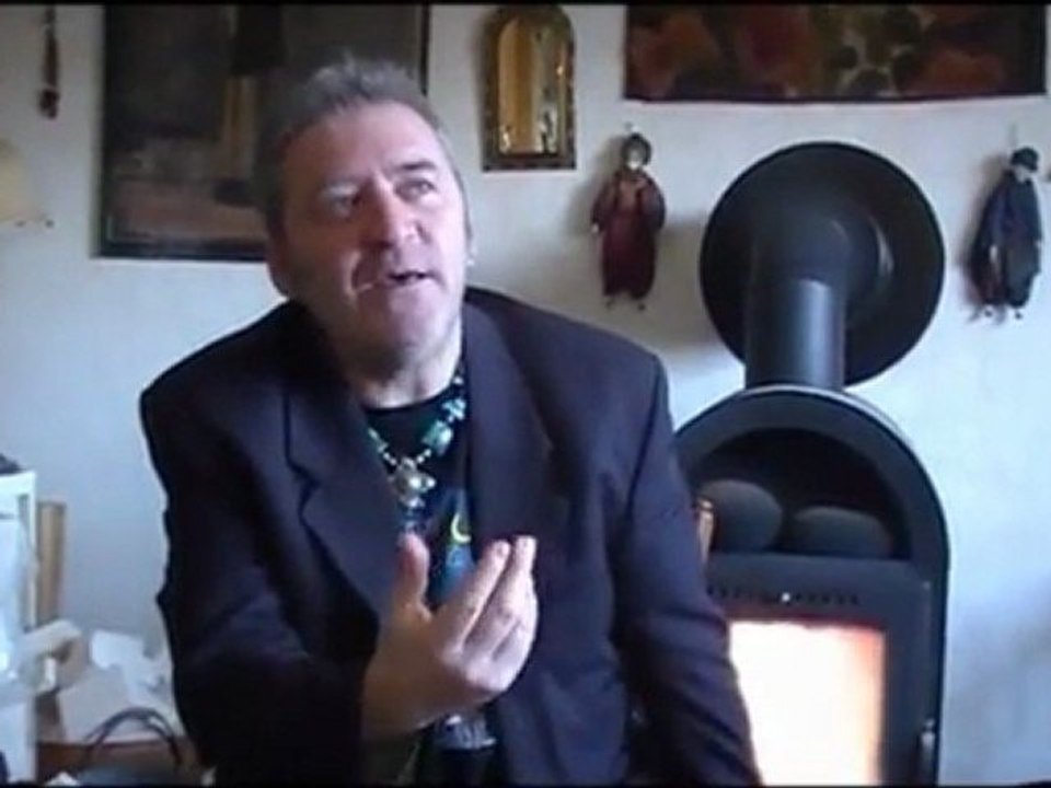 3/4 Le combat de Dieudo et Soral vu par un homme