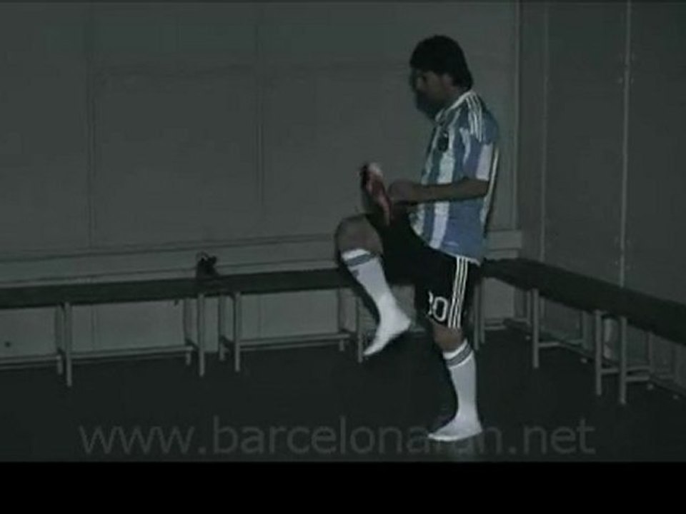 Lionel Messi Top Yerine Krampon Sektiriyor barcelonafan.net