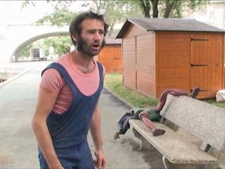 Arts de la rue - Eric Bezy - Tantôt Le bus et la ville