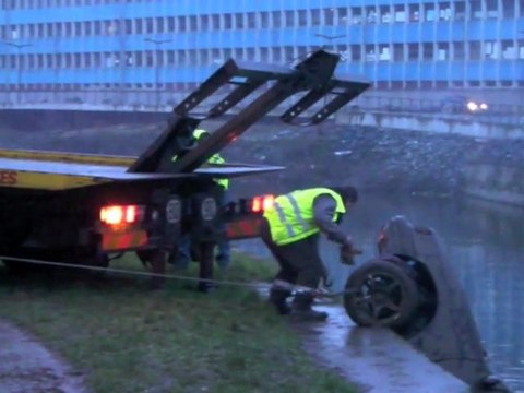 Maubeuge : une voiture repêchée dans la Sambre