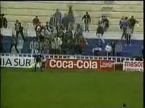 Hinchas del Cadiz hacen de Linier