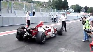 F1 testing Spa, pitstop! Check the sound!