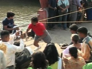 Indian Athlete Pulls Ship with Teeth