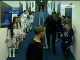 Mourinho dà il cinque ai bambini prima di Lione-Real