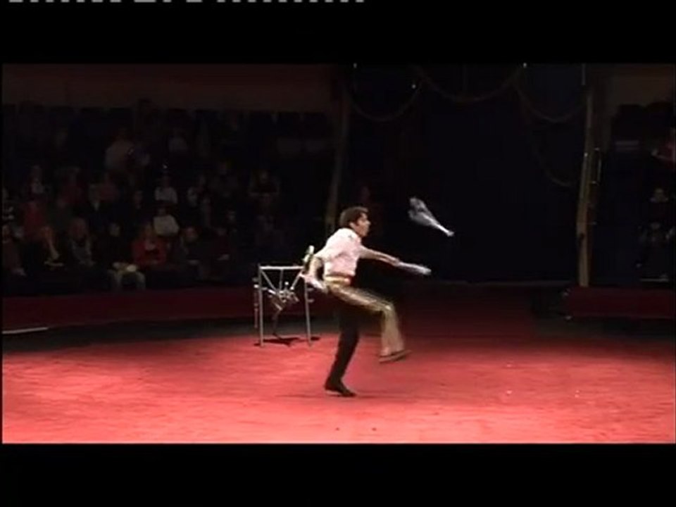 ERIC MUNOZ-juggler-presents Art agency Valentino